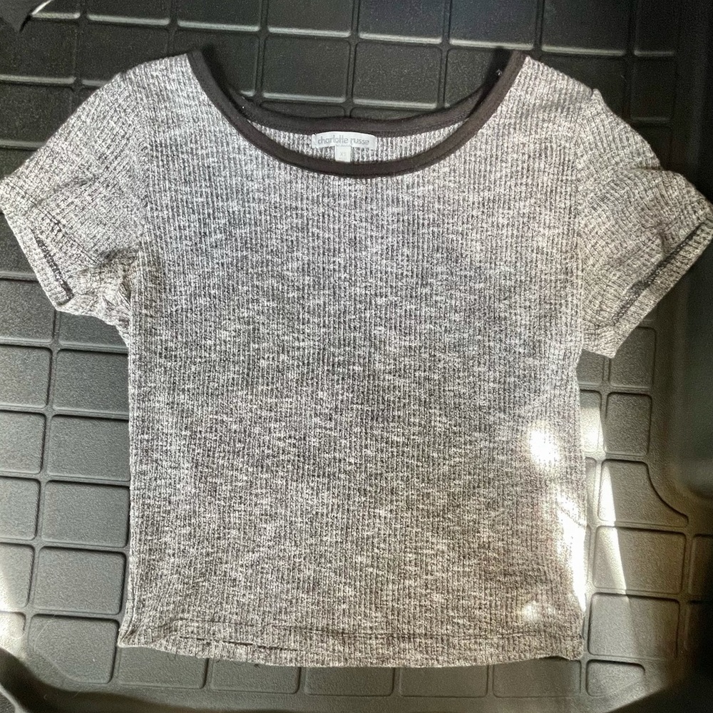 Heather gray tee